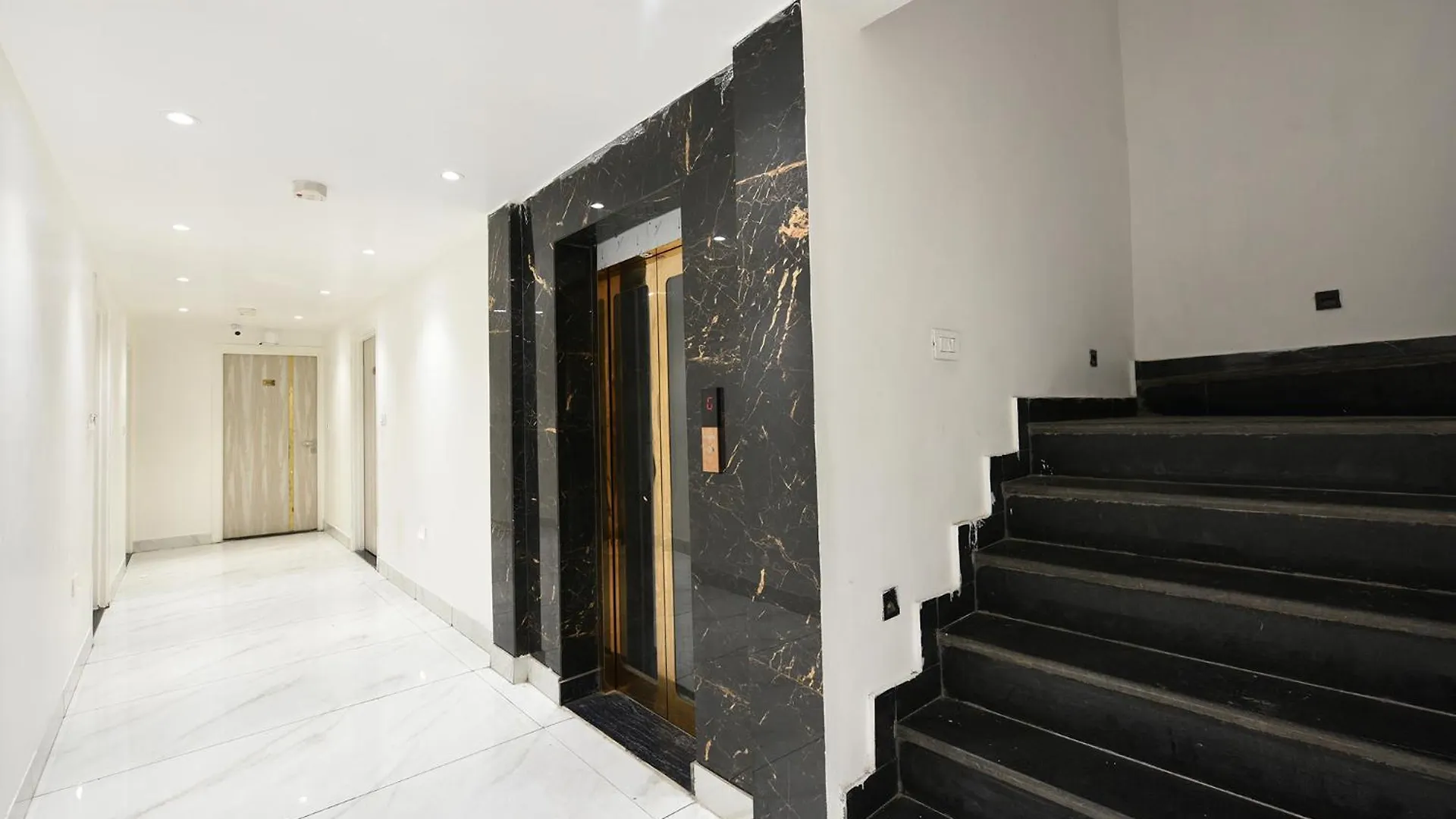 Hotel Fabhotel Luxury Inn Near Adarsh Nagar Metro Delhi